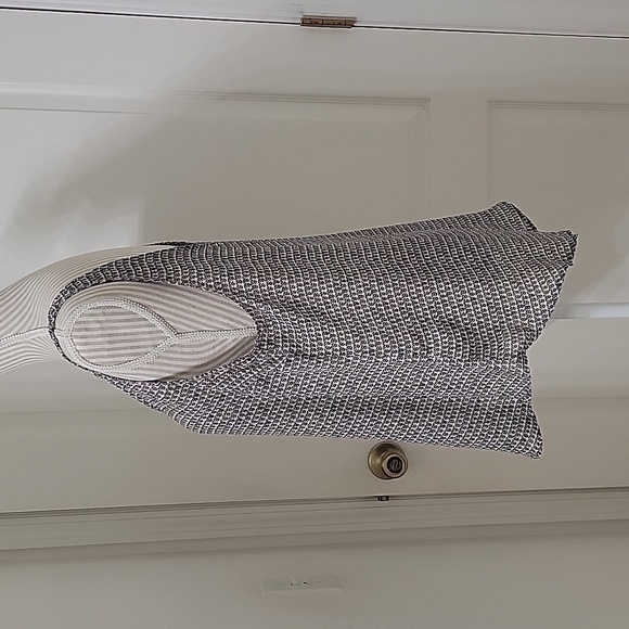 Old Navy, Size L Black White Patterned Sheer Tank, Excellent Used Condition - Picture 3 of 11